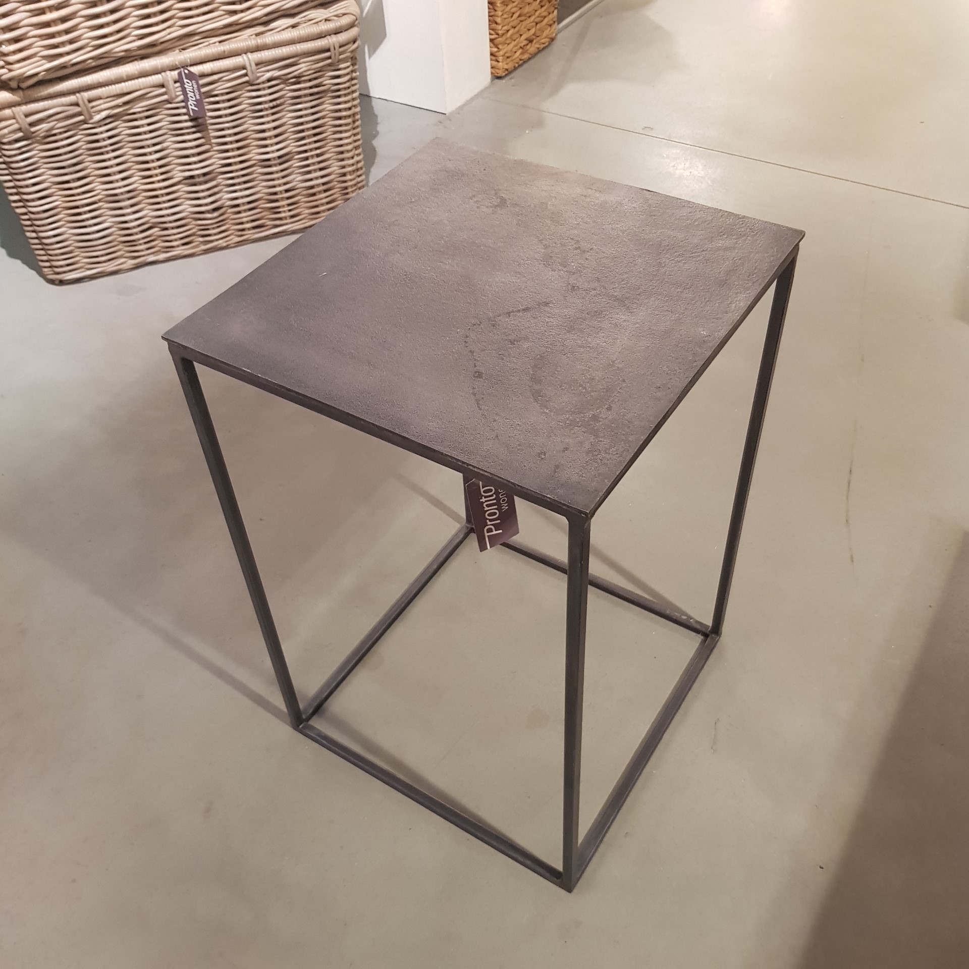 Bordano pedestal