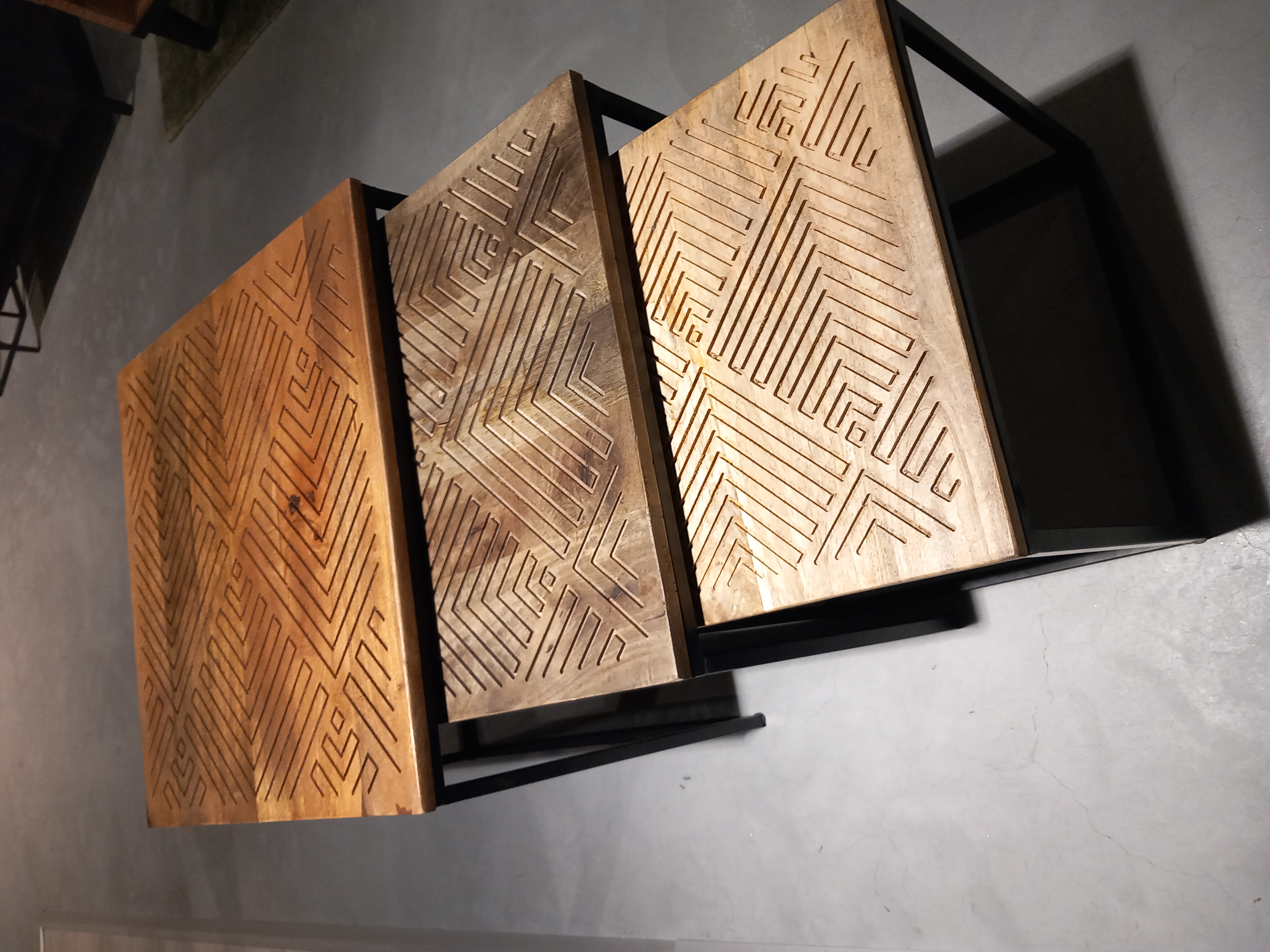 Minto bijzettafel set blank antiek/teak/mango gr.