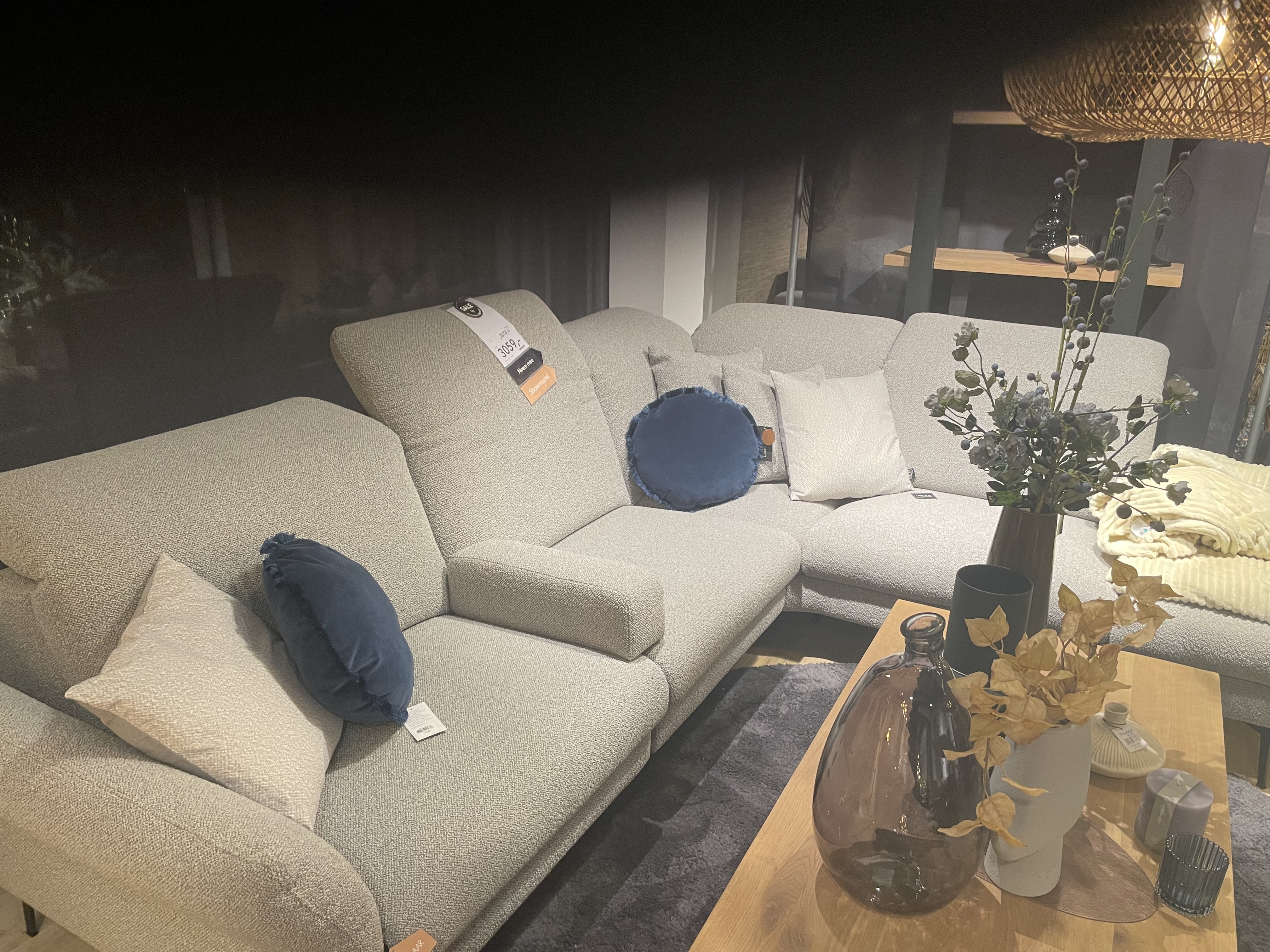 Trendy grijs gemêleerde hoekbank - Impero Trendy grijs gemêleerde hoekbank - Impero