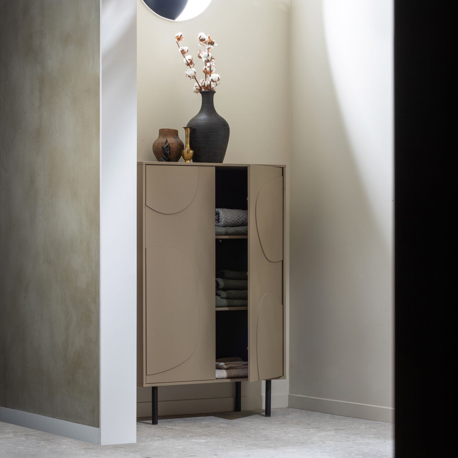 Opbergkast Atri 135x85x40 cm taupe